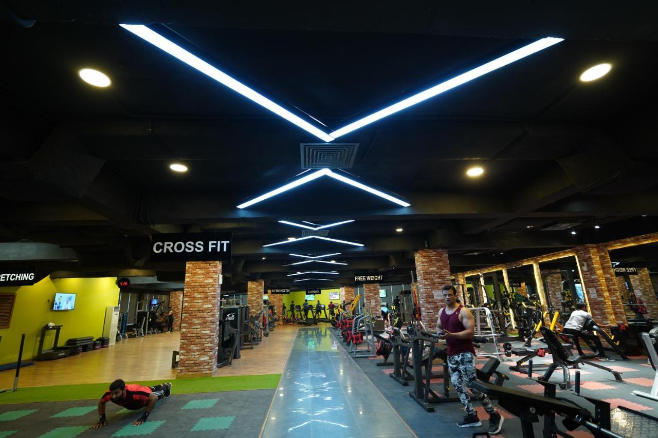 فيصل آباد Oxygym Club Hotel & Suites المظهر الخارجي الصورة