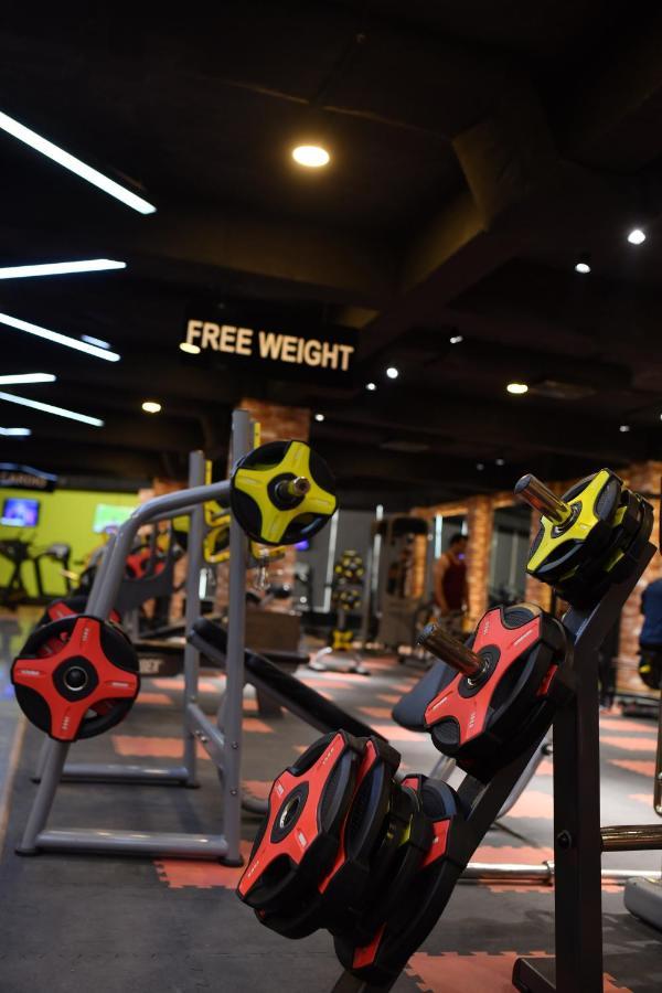 فيصل آباد Oxygym Club Hotel & Suites المظهر الخارجي الصورة