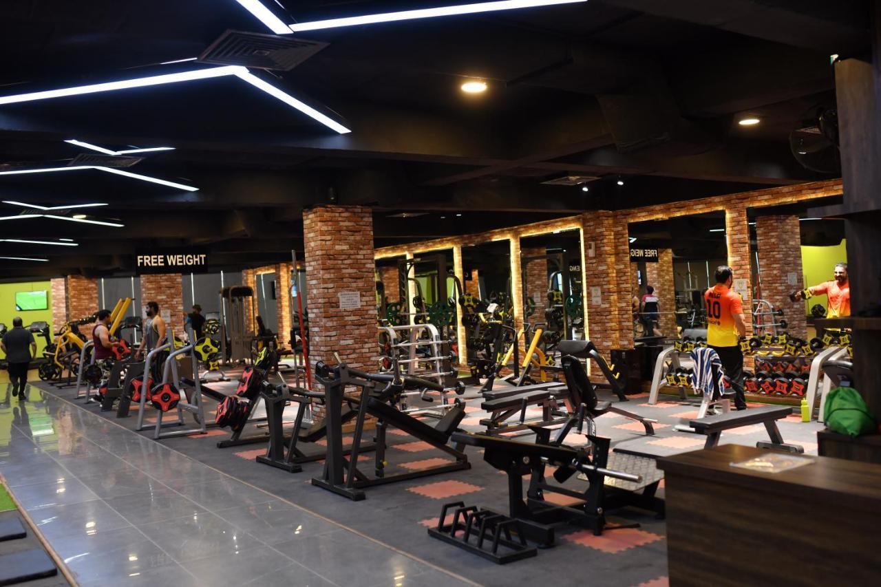 فيصل آباد Oxygym Club Hotel & Suites المظهر الخارجي الصورة